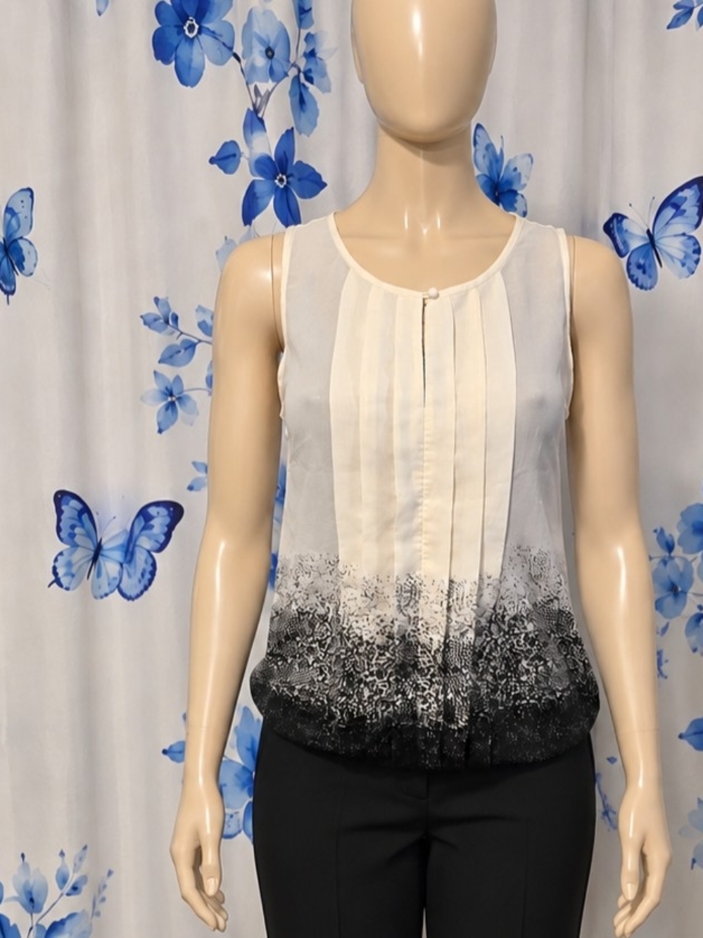 Banana Republic Cream to Black Ombre Pleat Front Sleeveless Top